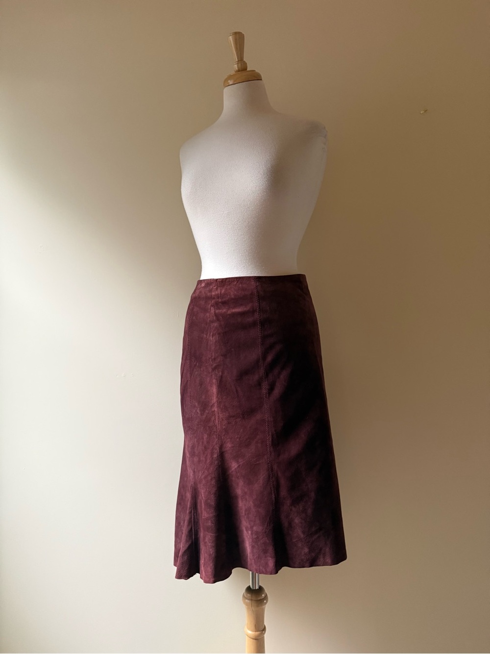 Danier Genuine Suede Leather Burgundy Midi Skirt Vintage Y2K Size 6